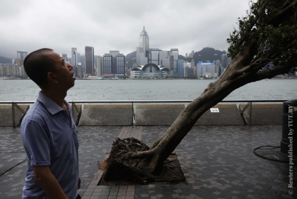 HONGKONG-TYPHOON/