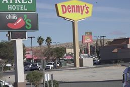 27294387_1326625917483229_100625785_n